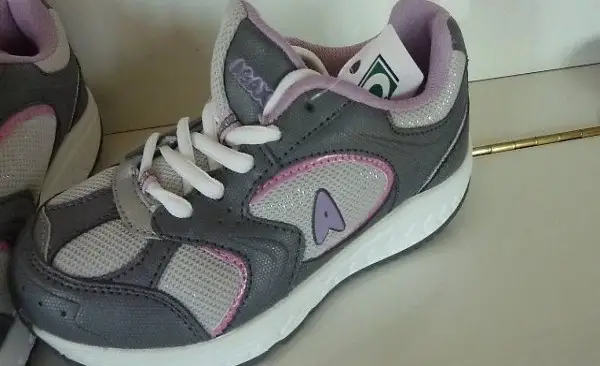 Schicke Turnschuhe Freizeit schuhe Gr. 32