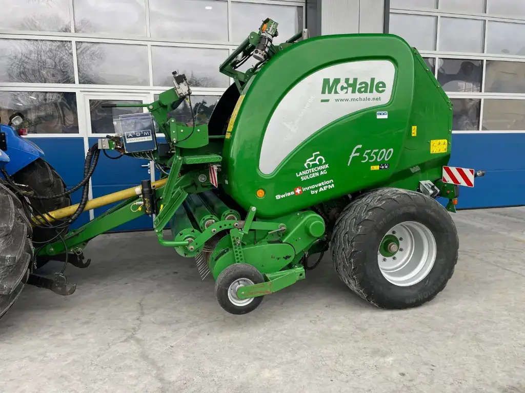 Rundballenpresse McHale F5500 mit Folienbindung