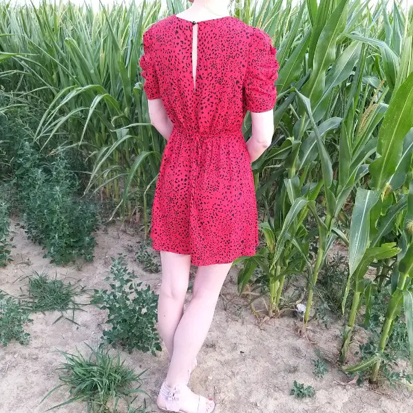 Robe rouge à motif noir, taille S, neuve