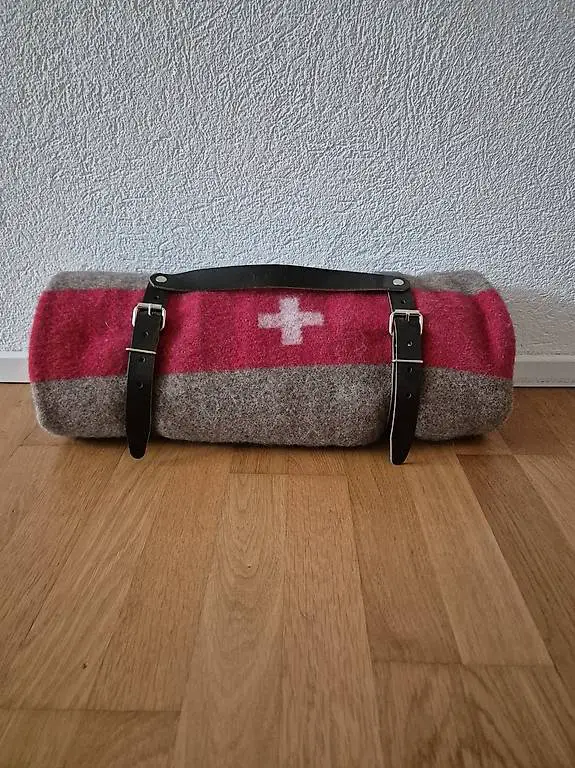 Schweizer Armeedecke Eskimo OVP 140x200 Gurt