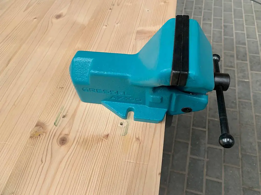 Gressel AX 100 mit Schraubzwinge