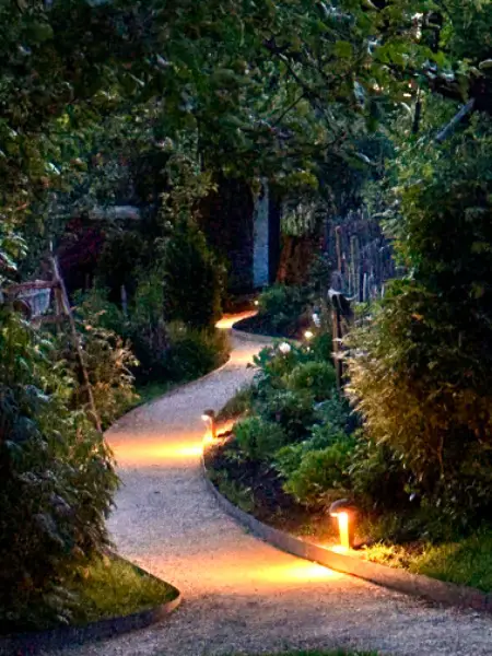 Biete Gartenarbeit Rasenmähen Streucher schneiden usw…