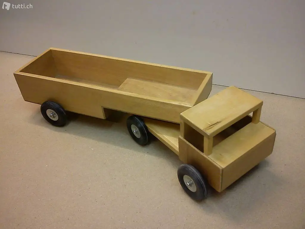 Holzspielzeug Lastwagen 67 cm lang