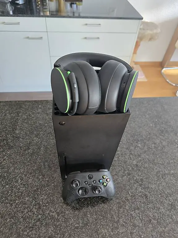 Xbox X + Xbox Headset