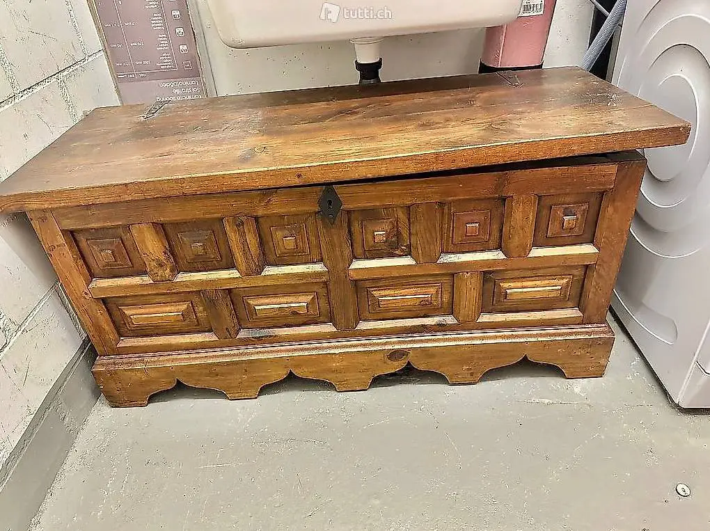 Antike Truhe massiv Holz