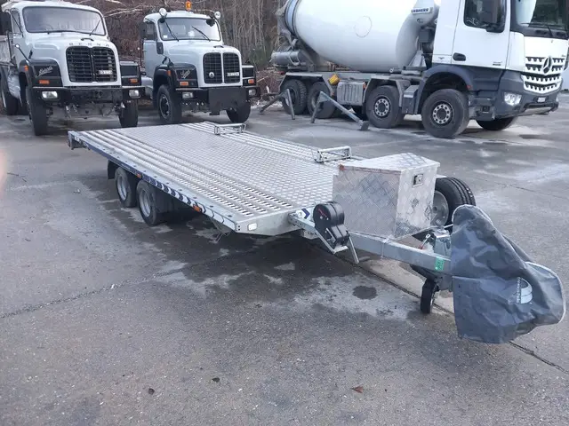 Baumaschinenanhänger