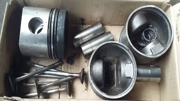 1 Satz gebrauchte Kolben Holder A60 Traktor