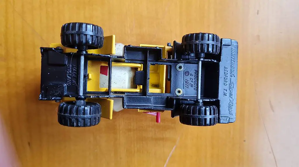 Camion tulipe béton Bedford 1977