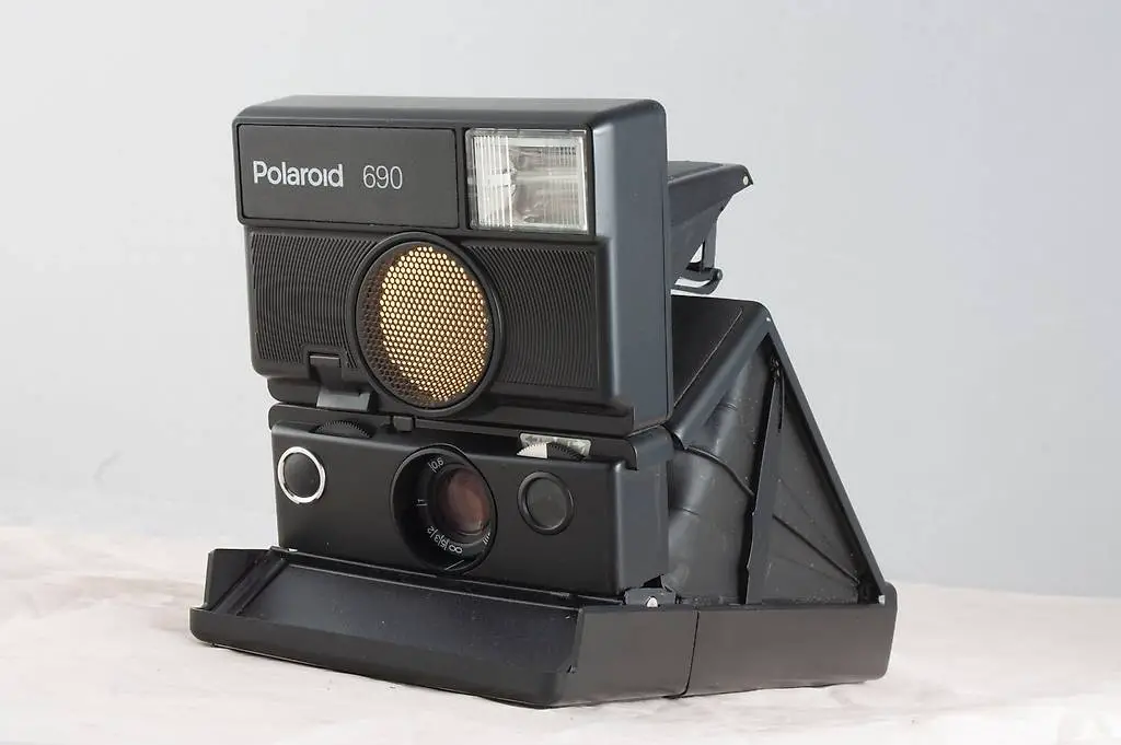 polaroid slr 690 >mint