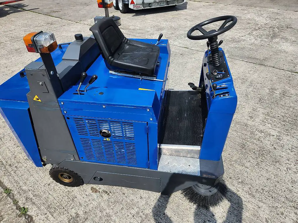 Wischmaschine / Kehrmaschine / Kehrsaugmaschine / Putzmaschi