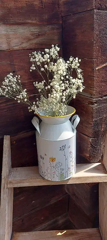 Kanne Metall mit Blumenmuster