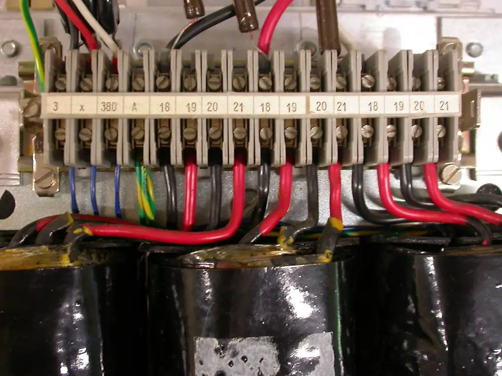 3-Phasen-Trafo mit Schalter und 3-Phasengleichrichter