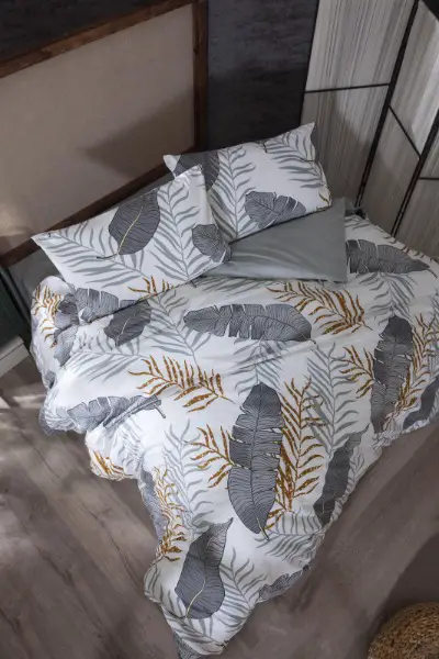 Neue Bettwäsche im Set