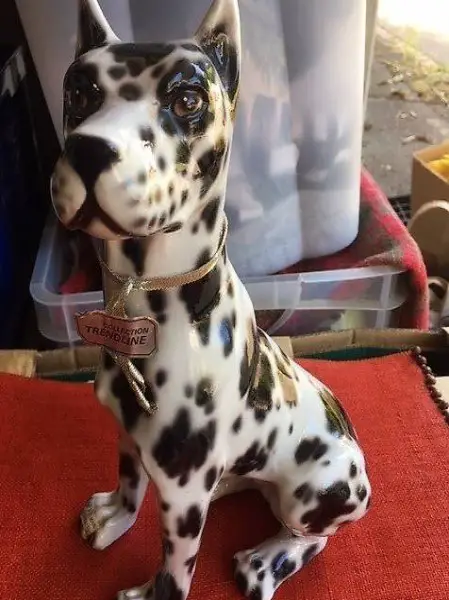 dekorative Porzellan-Hundeskulptur