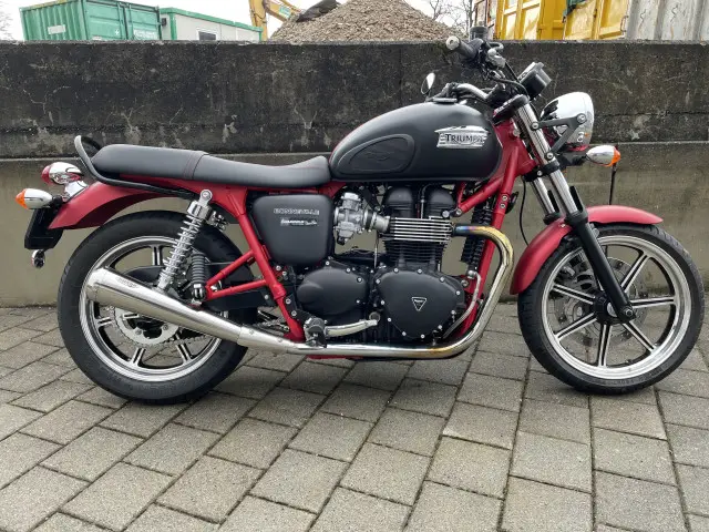 TRIUMPH Bonneville 900