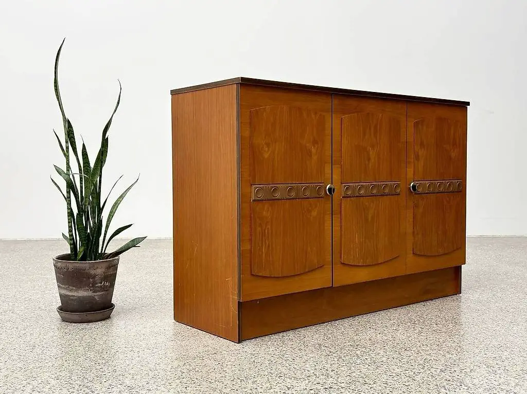 Kommode im Retro Stil mit 3 Türen