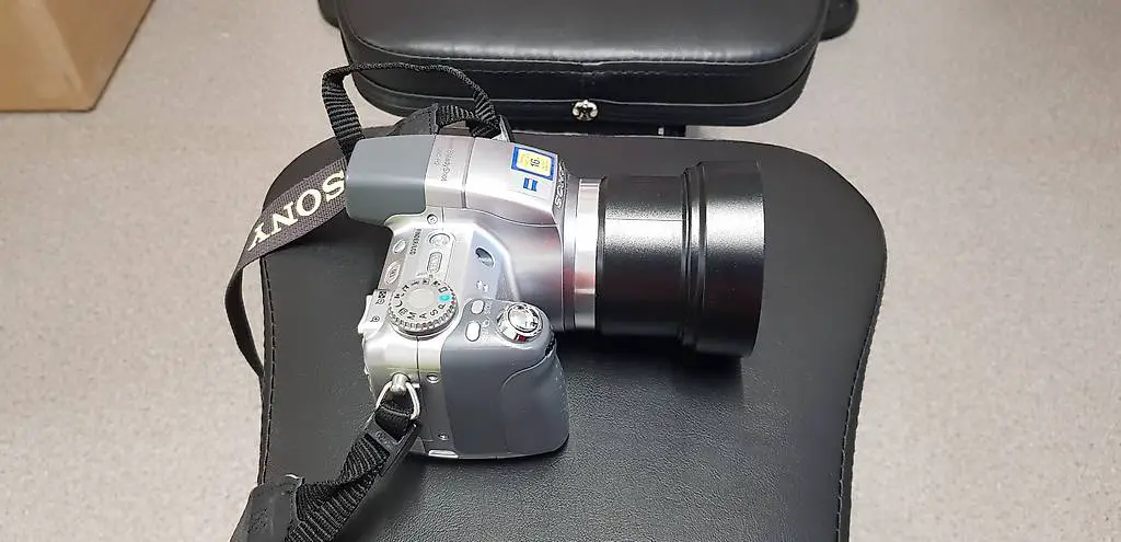 Camera Sony Cyber Shot DSC H2