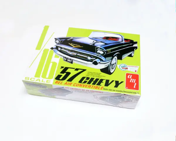 1957 Chevy Bel Air Convertible 1:16 von AMT/MPC
