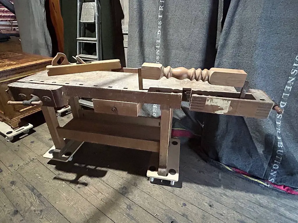 Hobelbank Werkbank antik 195 x 77 cm H. 82 cm Buche mit Deko