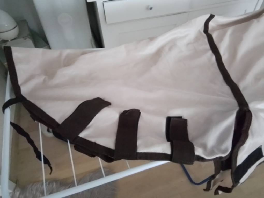 Fliegendecke 125 cm mit Hals und Bauchlatz