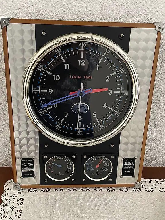 Wanduhr Spirit of St. Louis mit Barometer