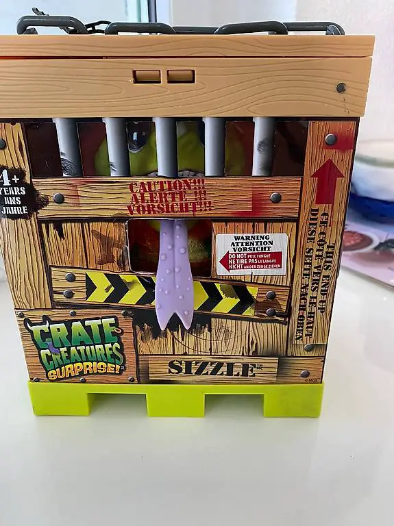 Elektronisches Plüschtier im Käfig