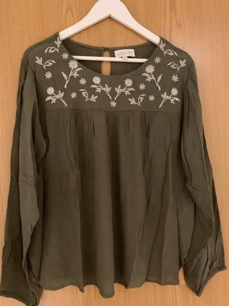 Joli haut de la marque Apricot