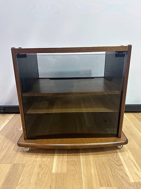 Fernsehmöbeli mit Glastüren