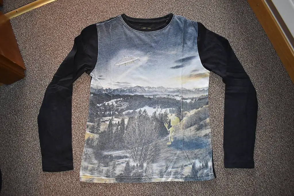 Langarm Shirt in Gr. 140/146 mit Ufo
