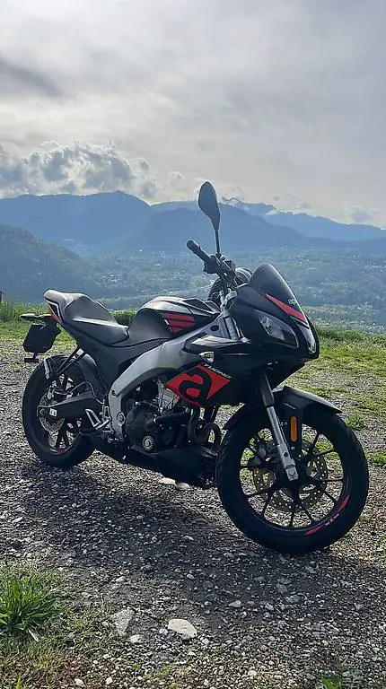 aprilia tuono 125