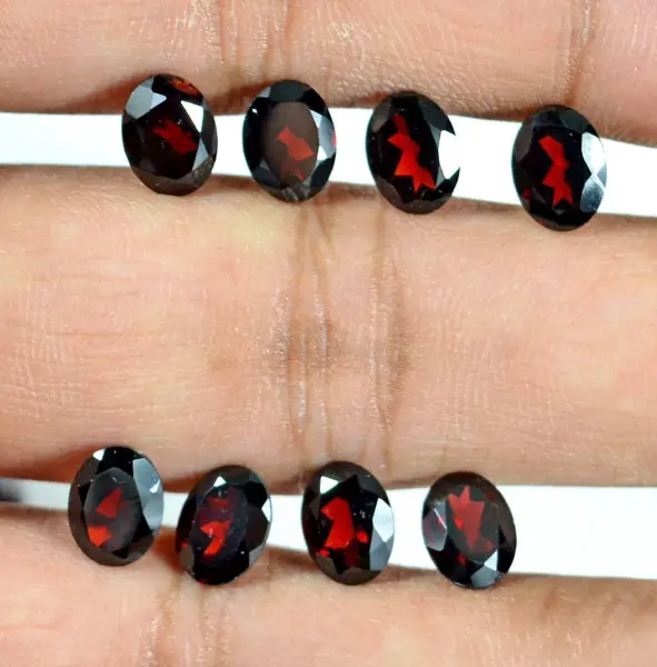 1 Stück Granat / Garnet Edelstein