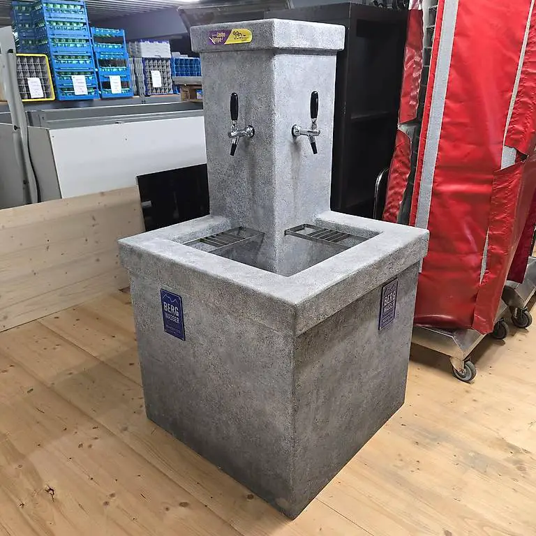 Brunnentrog Kunstharz in edler Steinoptik mit 2 Zapfhahnen