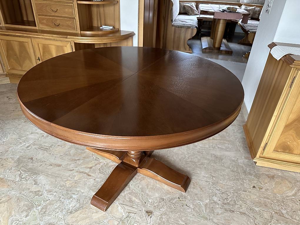 Nussbaum Tisch rund, 120 cm, ausziehbar