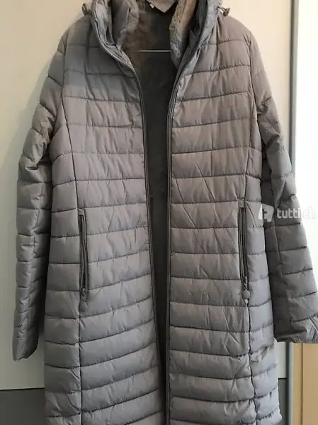 Piumino molto carino coloro grigio chiaro