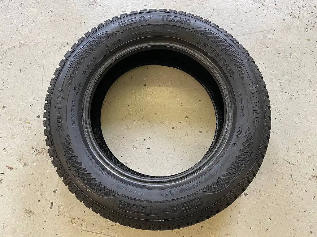 Günstige Winterreifen 14" (175er ESA)