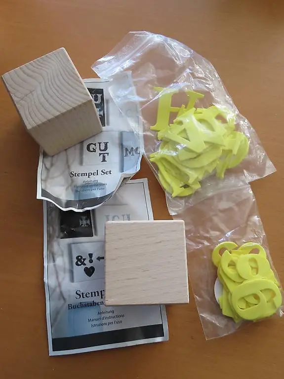 Stempel Set Zahlen und Buchstaben mit Holzquader von Gonis