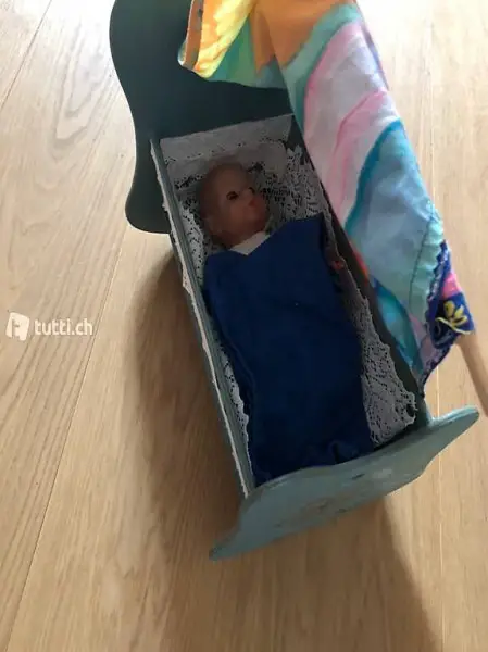 Puppen wiege mit Puppe