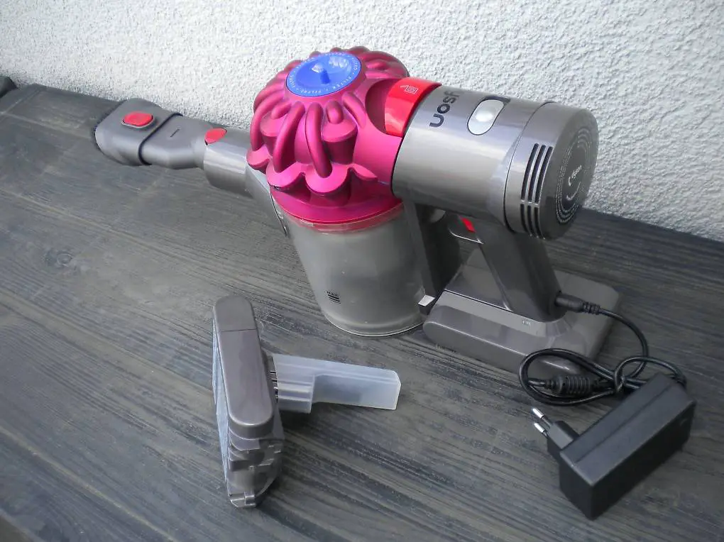 Dyson V-7 Akku-Handstaubsauger mit neue Batterie