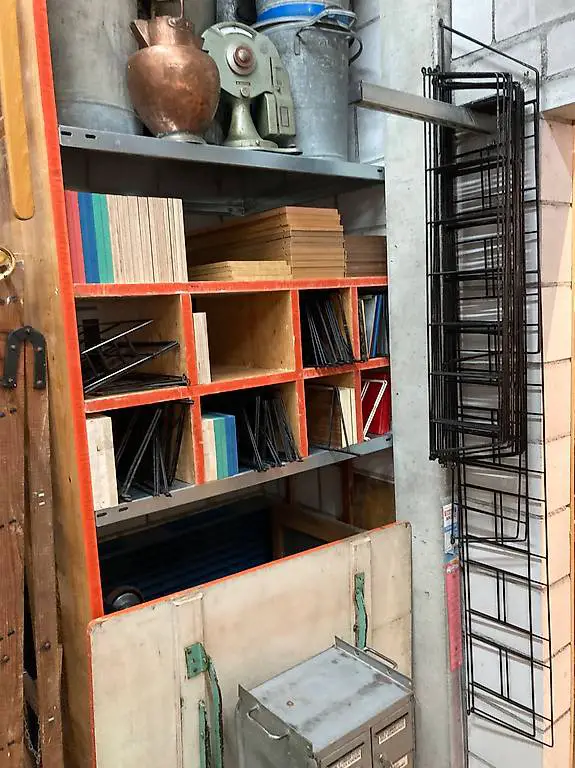 String Regale mit diversen Böden