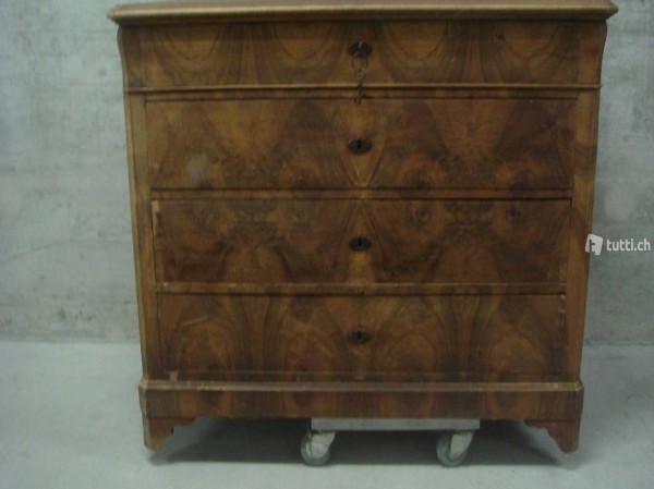 KOMMODE MIT SCHUBLADEN
