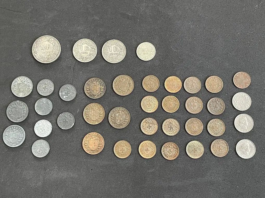 39 Schweizer Münzen. Sammlung. Alte Rappen und Silber.