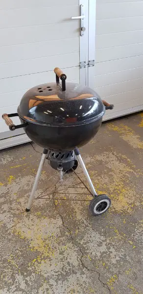 Weber Holzkohle Grill Eurokugel / Meistergrill (gebraucht)