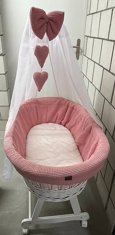 Stubenwagen mit Matraze und Betthimmel