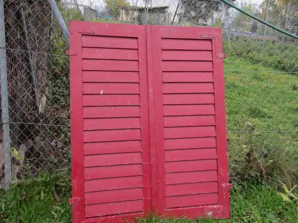 antike Fensterläden aus Holz / Holzladen / Fensterladen