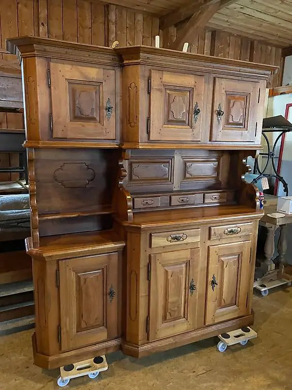 Barock Buffet Nussbaum, abgesetzt mit Nische