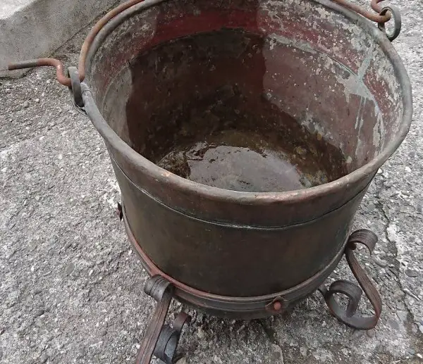  Kupferkessel mit Fussgestell (1153)