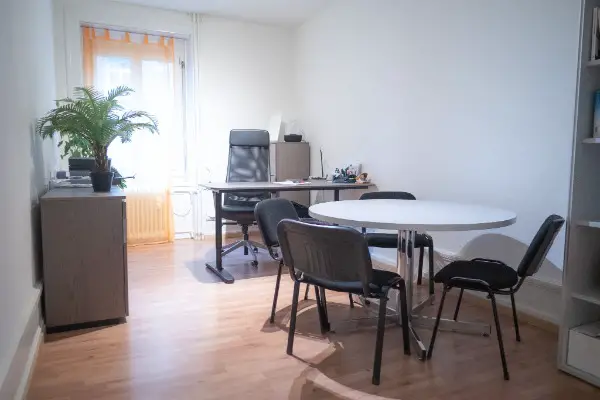 Praxisraum mit Büro/WC/Empfang im Seefeld