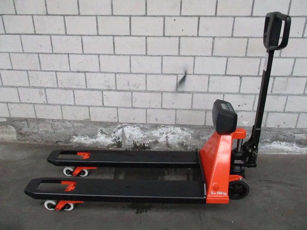 Palettenrolli Handhubwagen mit WAGGE TOYOTA