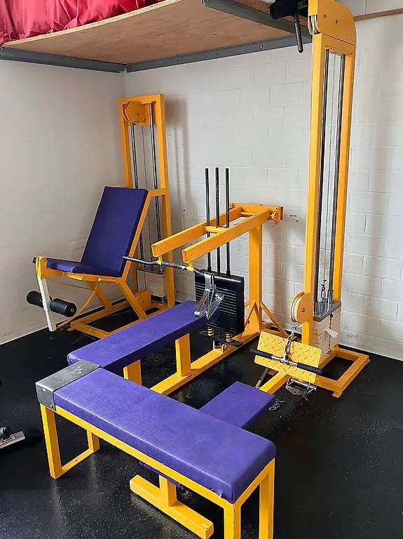 Hantelbank, Kraftstation