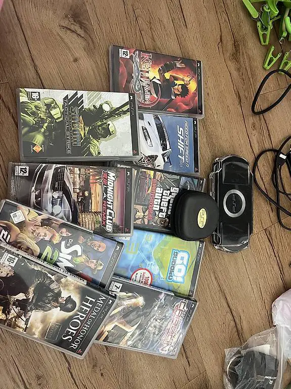 PSP inkl Spiele und Ladekabel